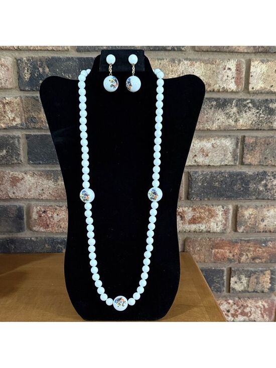 Vintage Jewelry - Vintage Graduated White Beaded Floral Necklace and dangle drop earrings